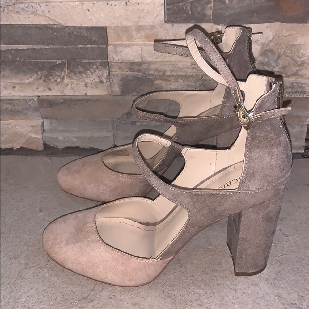 Like new BCBGeneration neutral two tone heels
